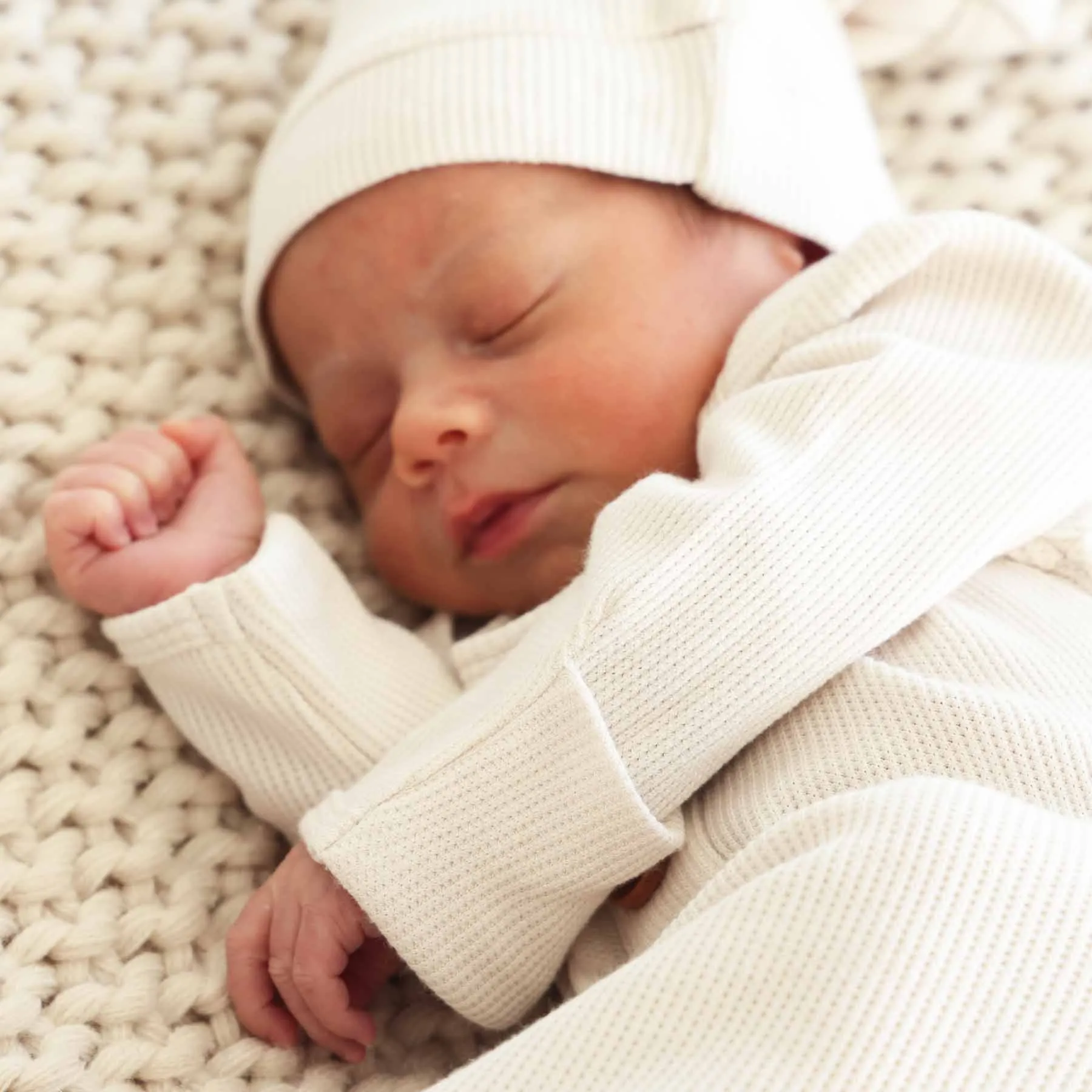 Eggshell Waffle Bamboo Newborn Baby Knot Gown & Hat Set