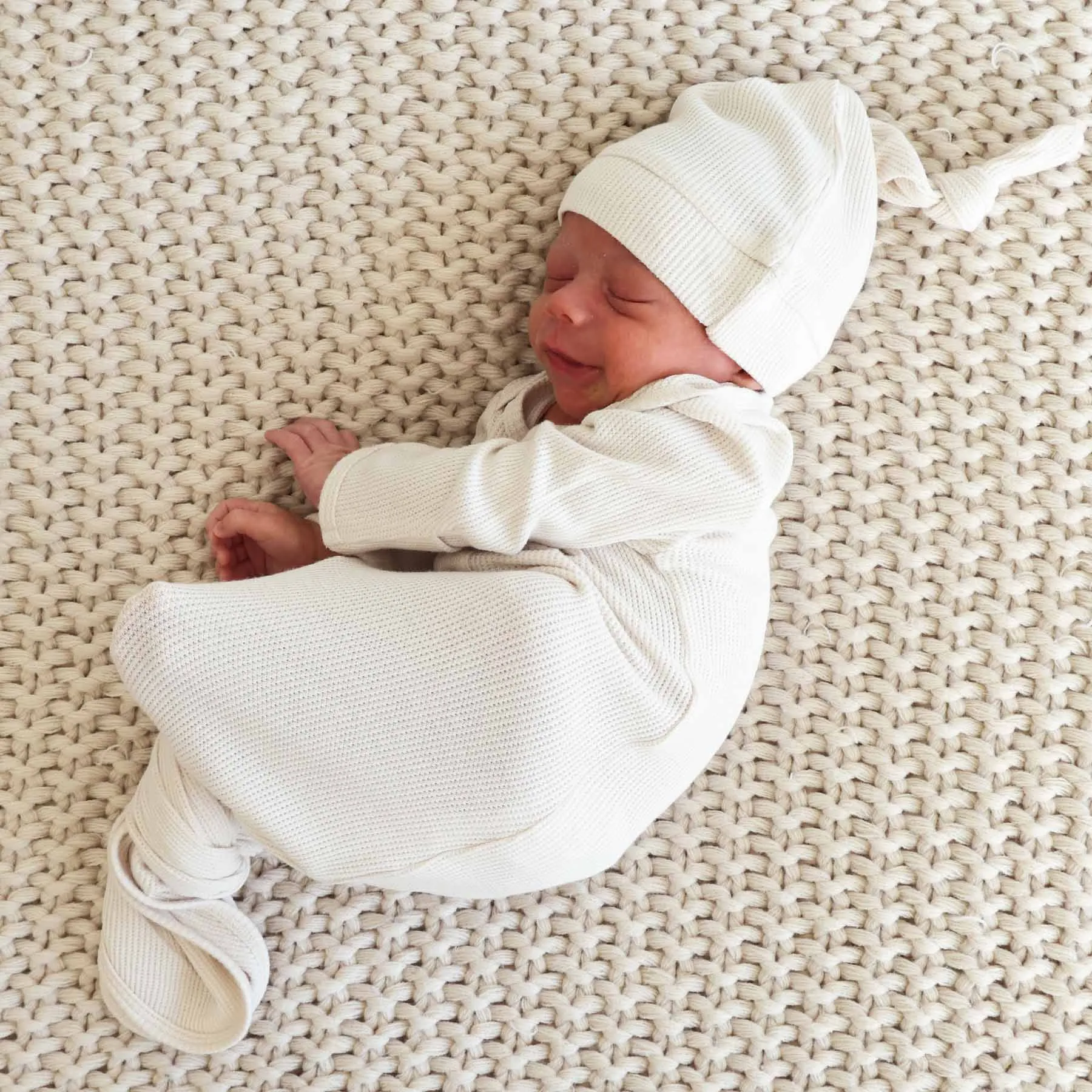 Eggshell Waffle Bamboo Newborn Baby Knot Gown & Hat Set